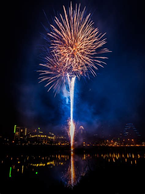 Thousands expected on Lady Bird Lake during Austin fireworks